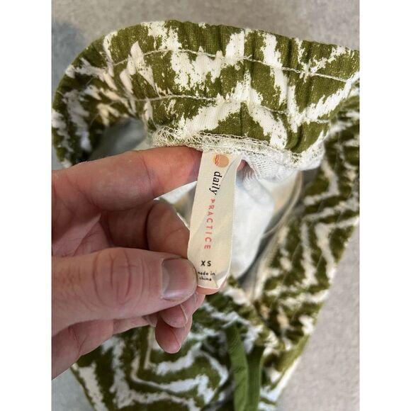 Anthropologie daily practice lounge shorts womens XS green chevron pull on - Picture 9 of 10